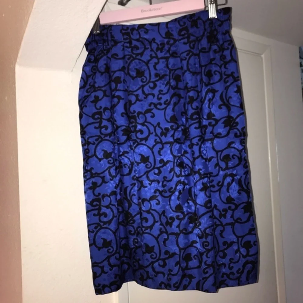 Silk Vintage Skirt Blue Black Embossed fabric Size 4